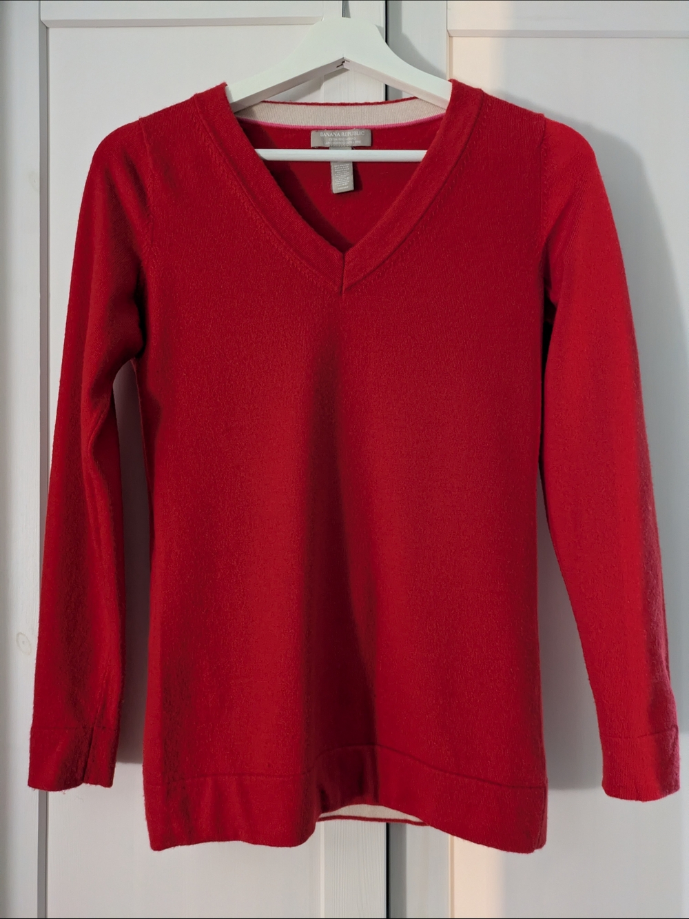 100% Merino Banana Republic Warm Red V-Neck Sweater Size XS Minimalist|Capsule